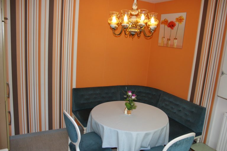 Eckbank mit Ausziehtisch