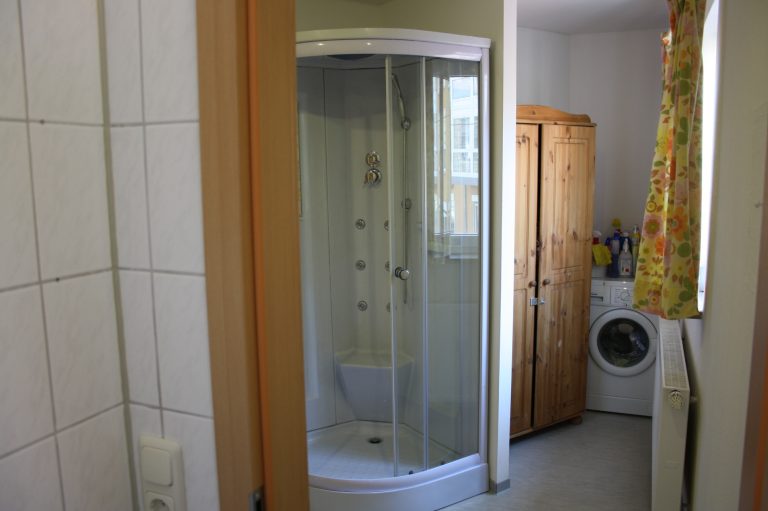 Bad mit Massage Dusche