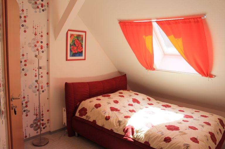 Mittelzimmer mit Doppelbett (140x200 cm)